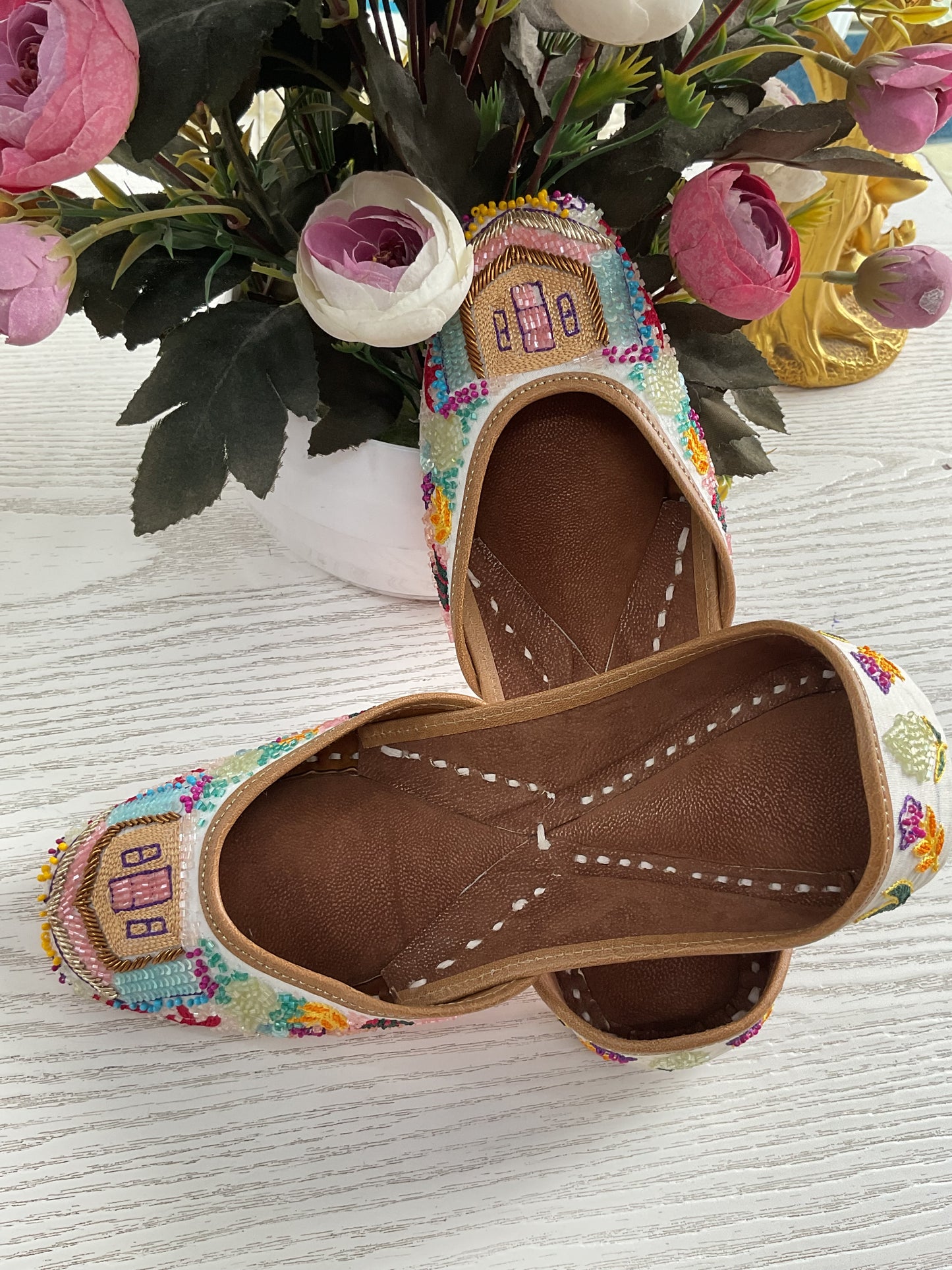 White stone work punjabi Jutti