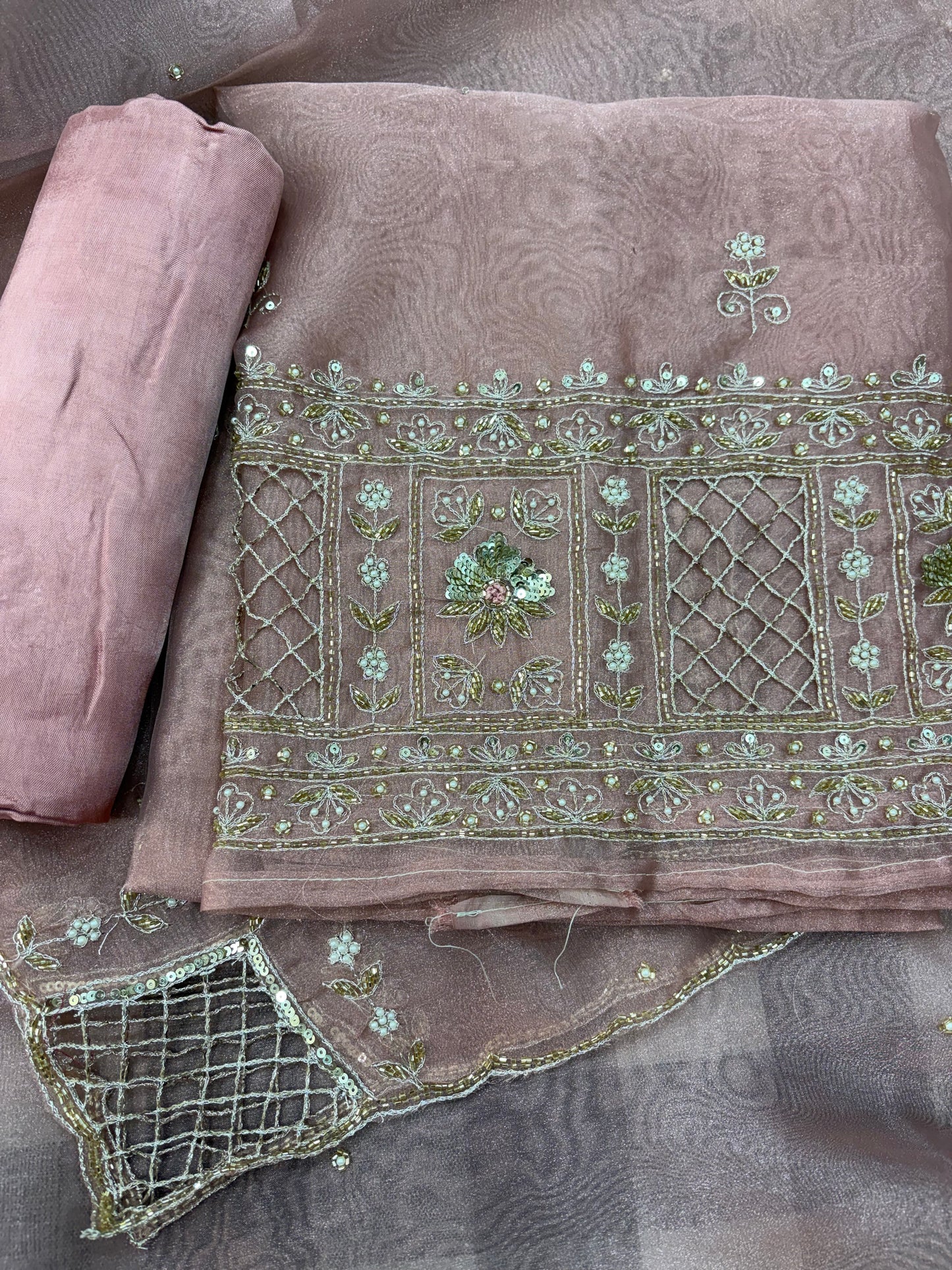 Handwork tissue ￼