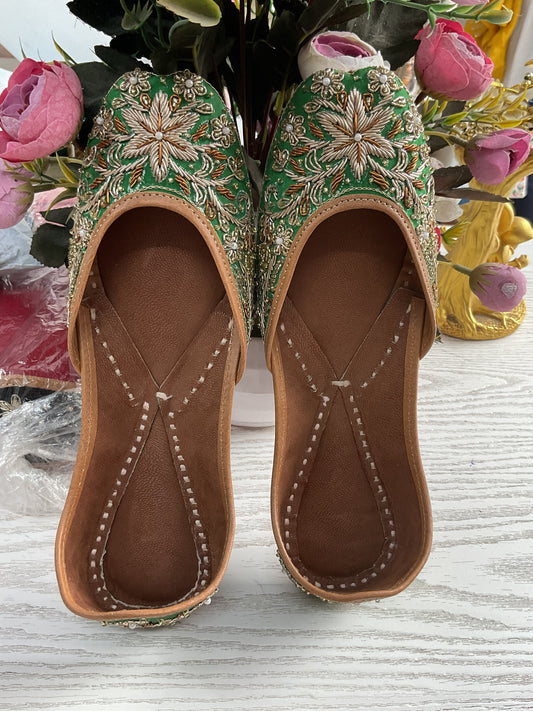 Green punjabi Jutti
