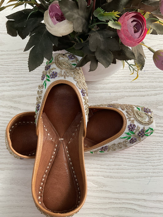 Embroidered peacock punjabi jutti