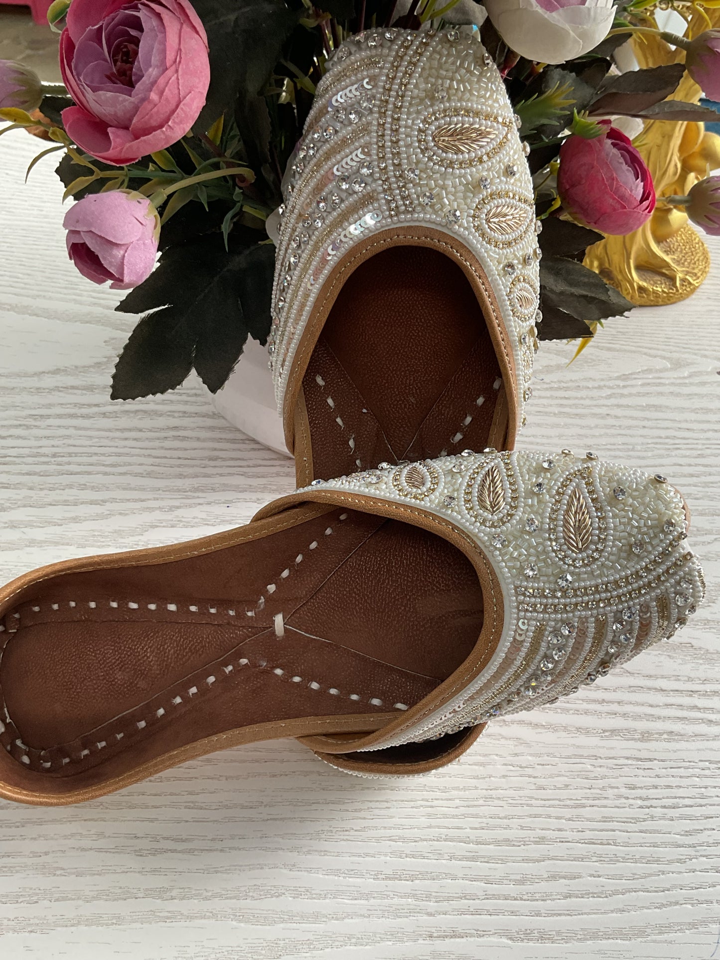 White stone work punjabi Jutti