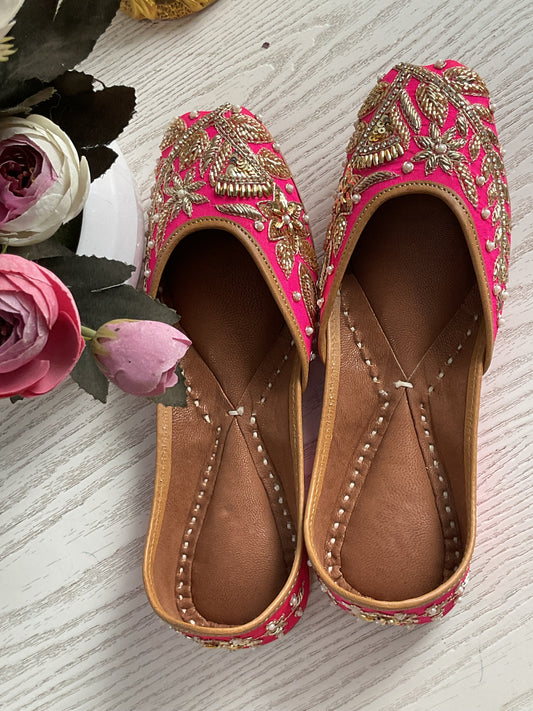 Hot pink punjabi jutti