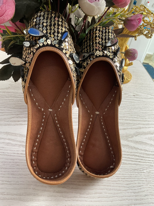 Black stone work punjabi Jutti