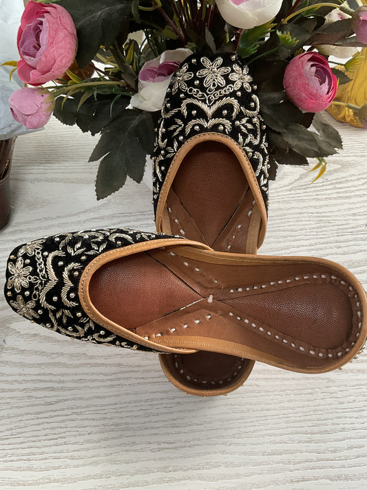Black stone work punjabi Jutti